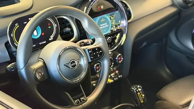 Mini Cooper SE - Imagem 13
