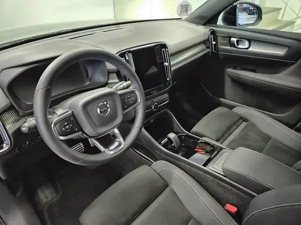 Volvo XC40 Recharge - Imagem 8