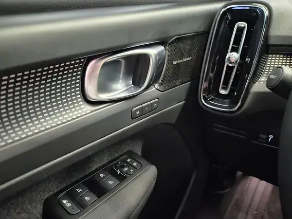 Volvo XC40 Recharge - Imagem 13