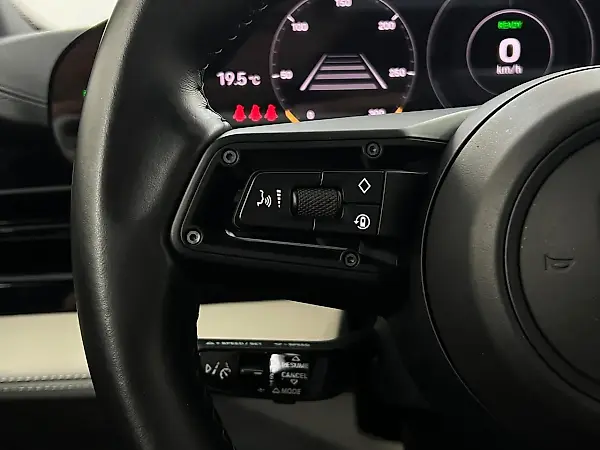 Porsche Taycan - Imagem 10