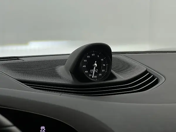 Porsche Taycan - Imagem 14