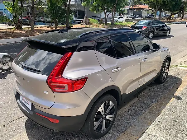 Volvo XC40 Recharge - Imagem 7