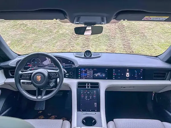 Porsche Taycan - Imagem 5