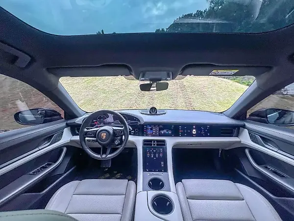 Porsche Taycan - Imagem 4