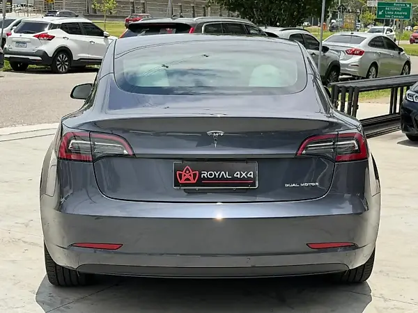 Tesla Model 3 - Imagem 5
