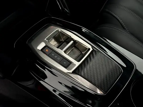 Peugeot E-2008 - Imagem 11