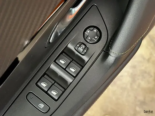 Peugeot E-2008 - Imagem 10