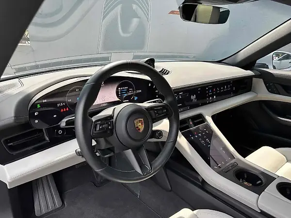 Porsche Taycan - Imagem 9