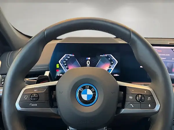 BMW IX1 - Imagem 11