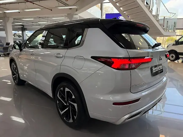 Mitsubishi Outlander Plug-in Hybrid - Imagem 6