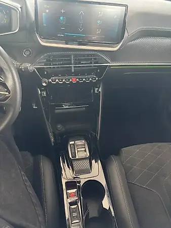 Peugeot E-2008 - Imagem 9