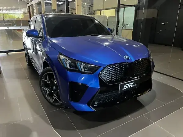 BMW IX2 - Imagem 1