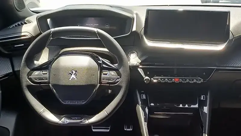 Peugeot E-2008 - Imagem 11
