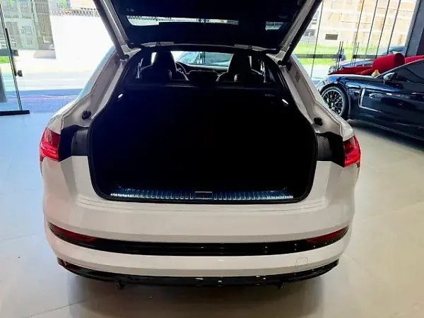 Audi E-tron S Sportback - Imagem 11
