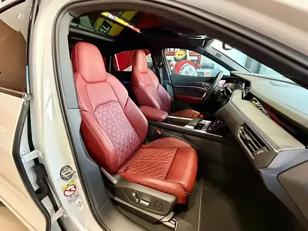 Audi E-tron S Sportback - Imagem 13