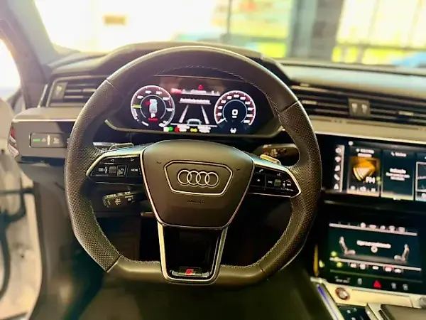 Audi E-tron S Sportback - Imagem 18