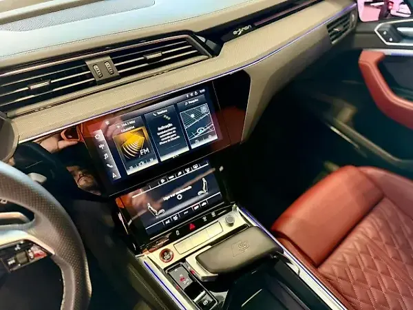 Audi E-tron S Sportback - Imagem 17