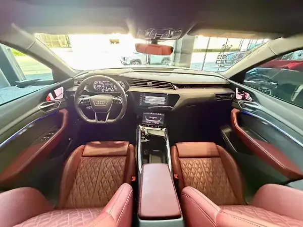 Audi E-tron S Sportback - Imagem 15