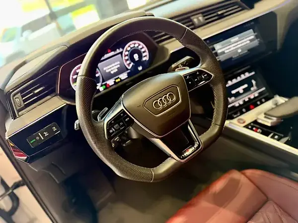 Audi E-tron S Sportback - Imagem 16