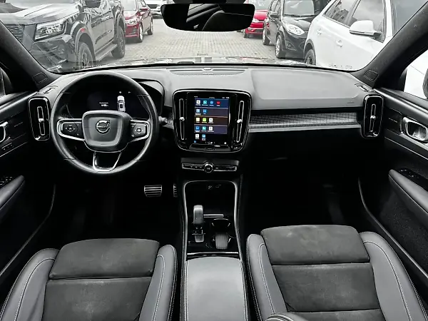 Volvo XC40 Recharge - Imagem 12