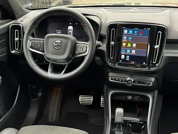 Volvo XC40 Recharge - Imagem 13