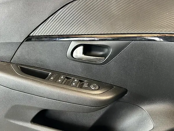 Peugeot E-208 - Imagem 7