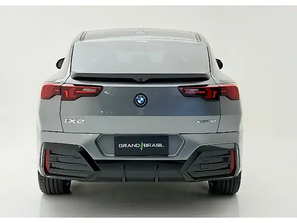 BMW IX2 - Imagem 4