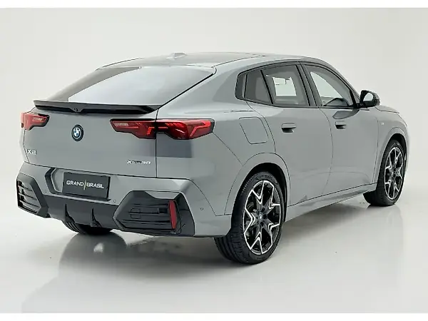 BMW IX2 - Imagem 3