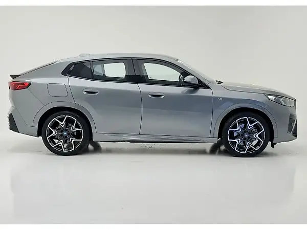BMW IX2 - Imagem 2