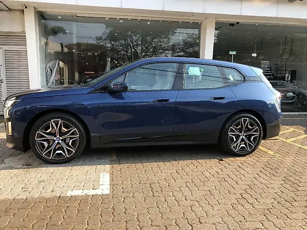 BMW Ix - Imagem 4