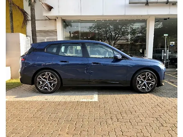 BMW Ix - Imagem 3