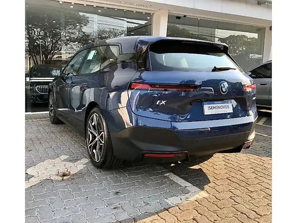 BMW Ix - Imagem 12
