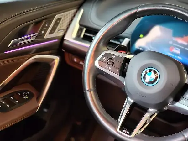 BMW IX1 - Imagem 8