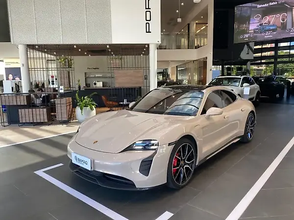 Porsche Taycan - Imagem 1