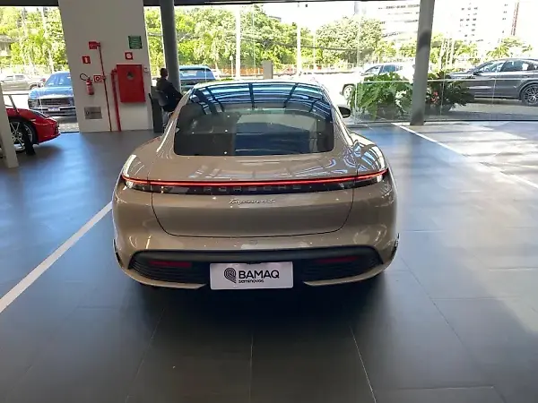 Porsche Taycan - Imagem 5
