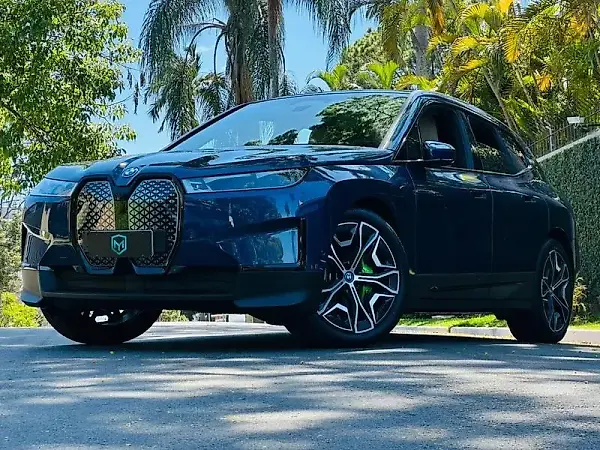 BMW Ix - Imagem 1