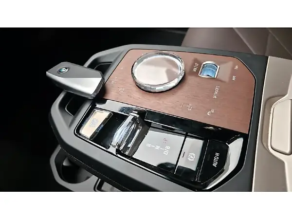 BMW Ix - Imagem 12