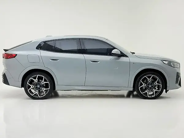 BMW Ix - Imagem 2