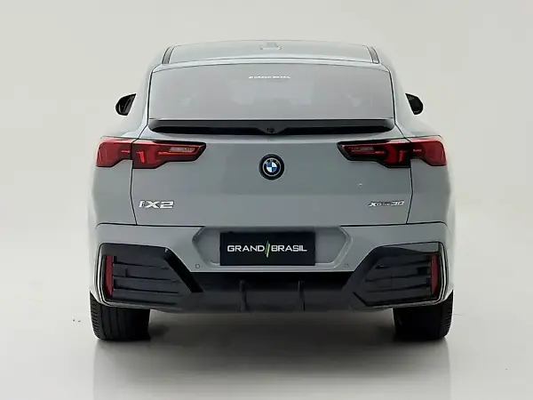 BMW Ix - Imagem 4