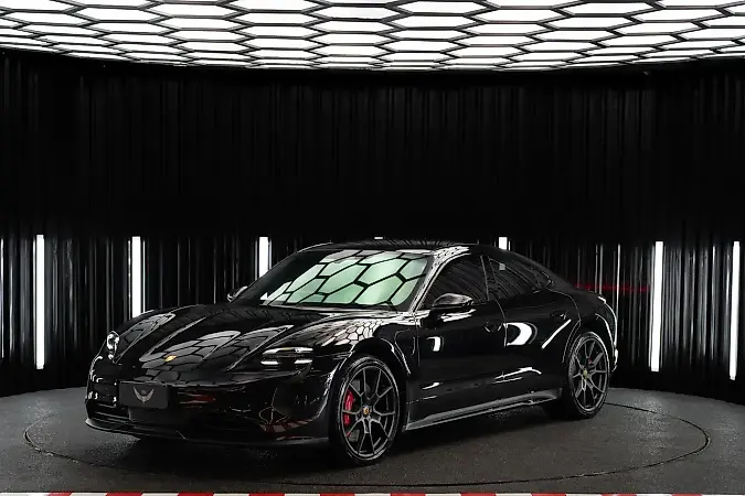 Porsche Taycan - Imagem 1