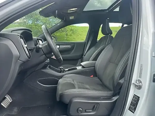 Volvo XC40 Recharge - Imagem 12