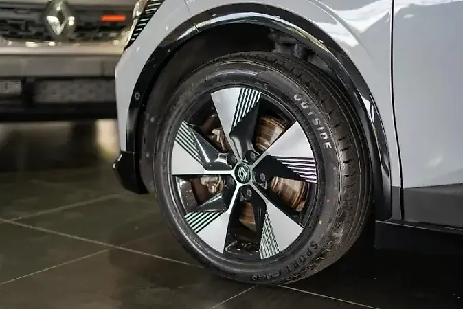 Renault Megane E-tech Electric - Imagem 17