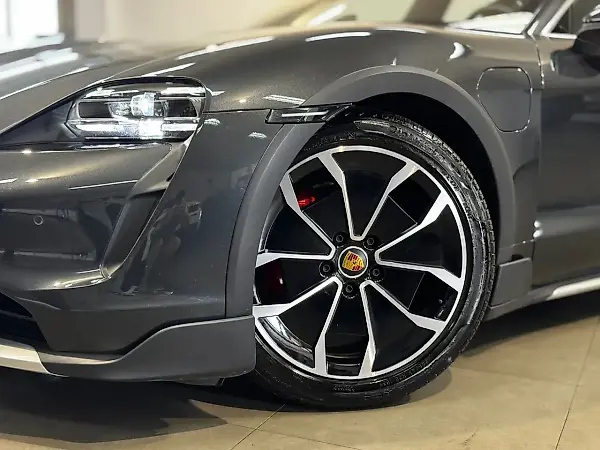 Porsche Taycan - Imagem 4