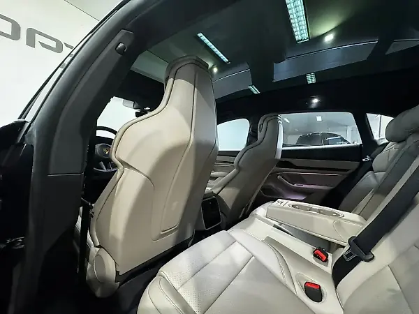 Porsche Taycan - Imagem 13