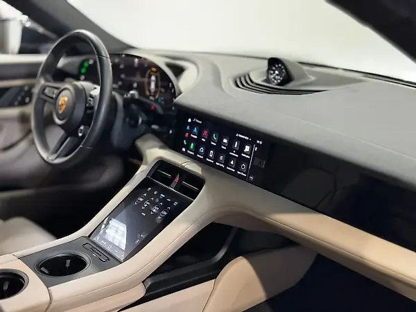 Porsche Taycan - Imagem 11