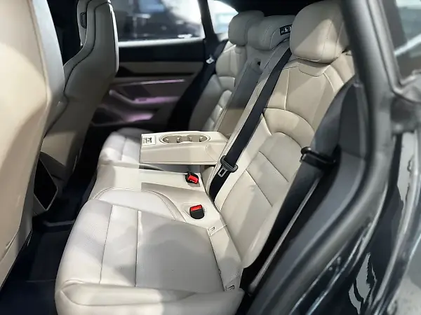 Porsche Taycan - Imagem 14