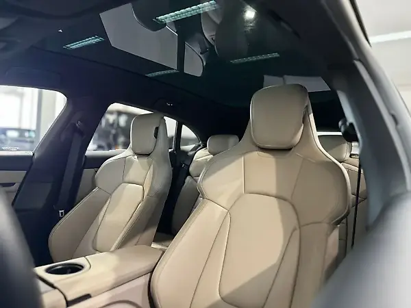 Porsche Taycan - Imagem 12