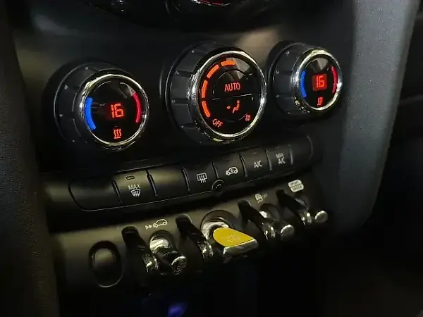 Mini Cooper SE - Imagem 14