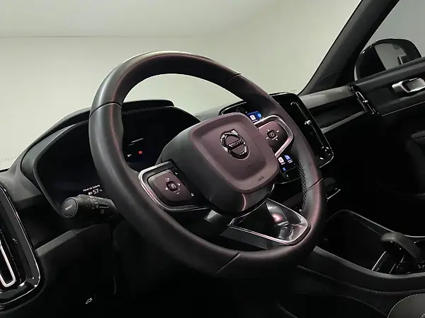 Volvo XC40 Recharge - Imagem 6