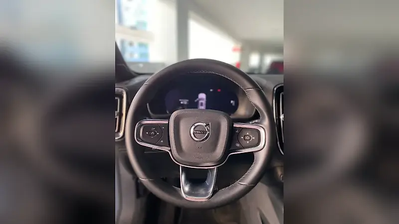 Volvo XC40 Recharge - Imagem 8